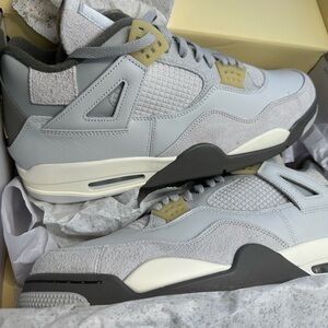 Air Jordan 4 Retro SE Craft 'Photon Dust'